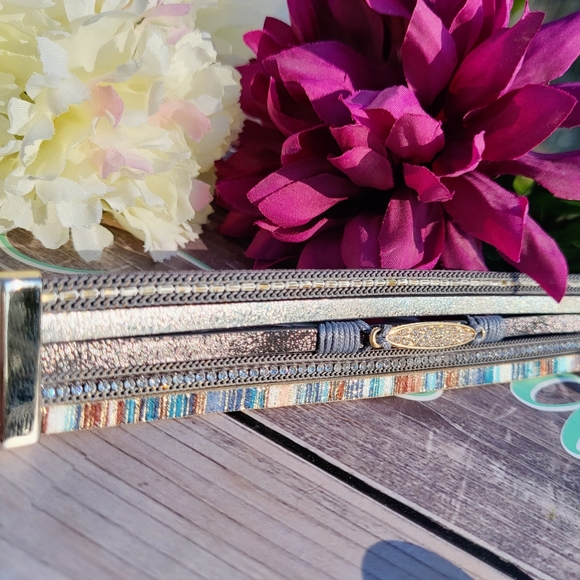 Stunning Rhinestone and leather wrapped, cuff bracelet, magnetic clasp NEW - Picture 8 of 9